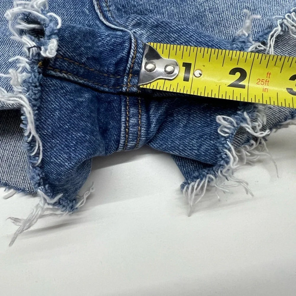 Abercrombie & Fitch The Mom Short High Rise Denim Size 29/8 (W30) Distressed - Picture 5 of 8